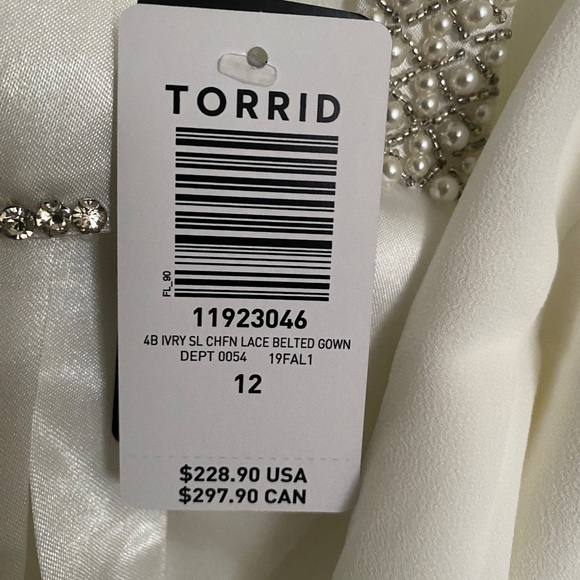 Torrid 12 Cream Wedding Dress - Picture 9 of 9
